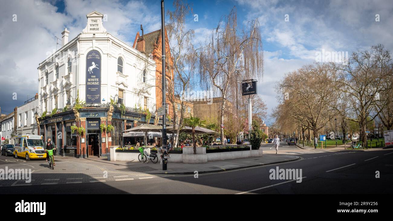 LONDRA - APRILE 2023: Pub White Horse a Parsons Green, SW6 sud-ovest di Londra Foto Stock