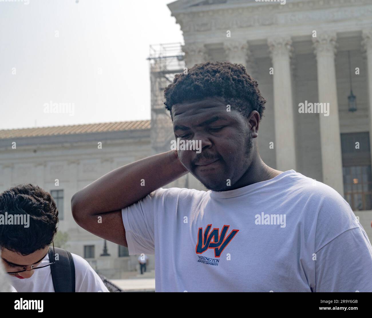 Washington DC, giugno 29: David Britton, un Freshman in arrivo alla Washington University, a Takoma Park, MD reagisce alla notizia che la Corte Suprema degli Stati Uniti ha annullato l'azione affermativa, a Washington, DC il 29 giugno 2023. Crediti: Patsy Lynch/MediaPunch Foto Stock