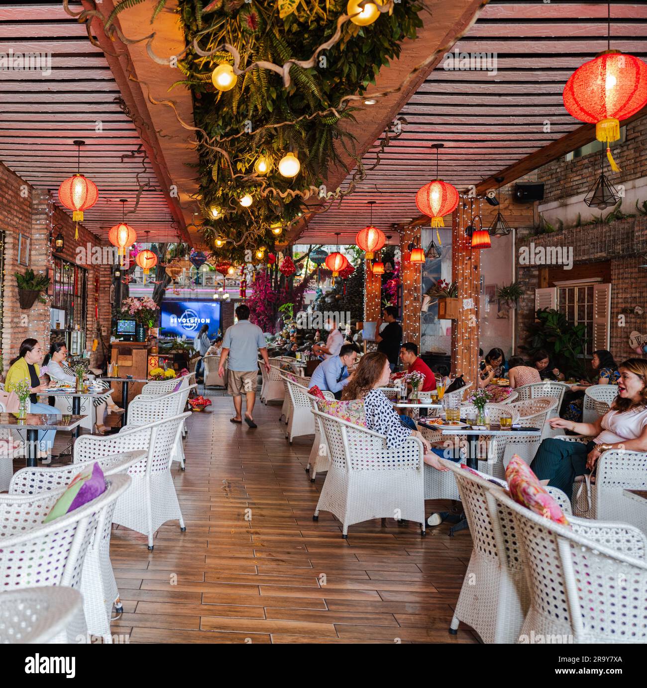 Saigon, Vietnam, 23 marzo 2023. Foto scattata all'interno di una caffetteria Saigon in una giornata intensa. Foto Stock