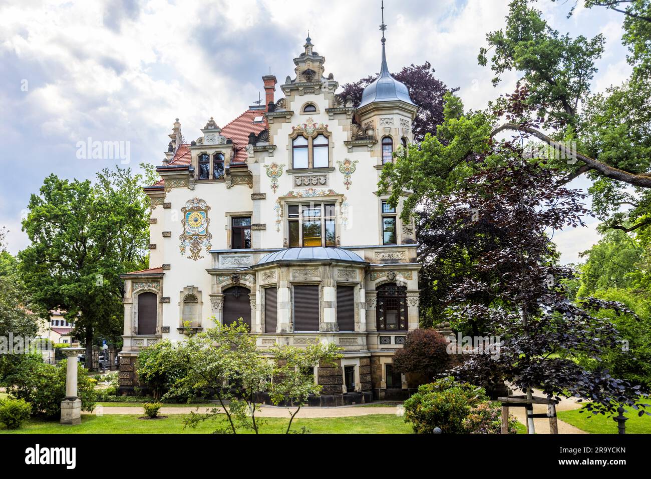 Villa Weigang nel quartiere Dresda di Blasewitz, prende il nome da otto Weigang, proprietario di una tipografia di Bautzen. La villa era già utilizzata come ufficio di registro ai tempi della RDT ed è ancora oggi. Dresda, Germania Foto Stock