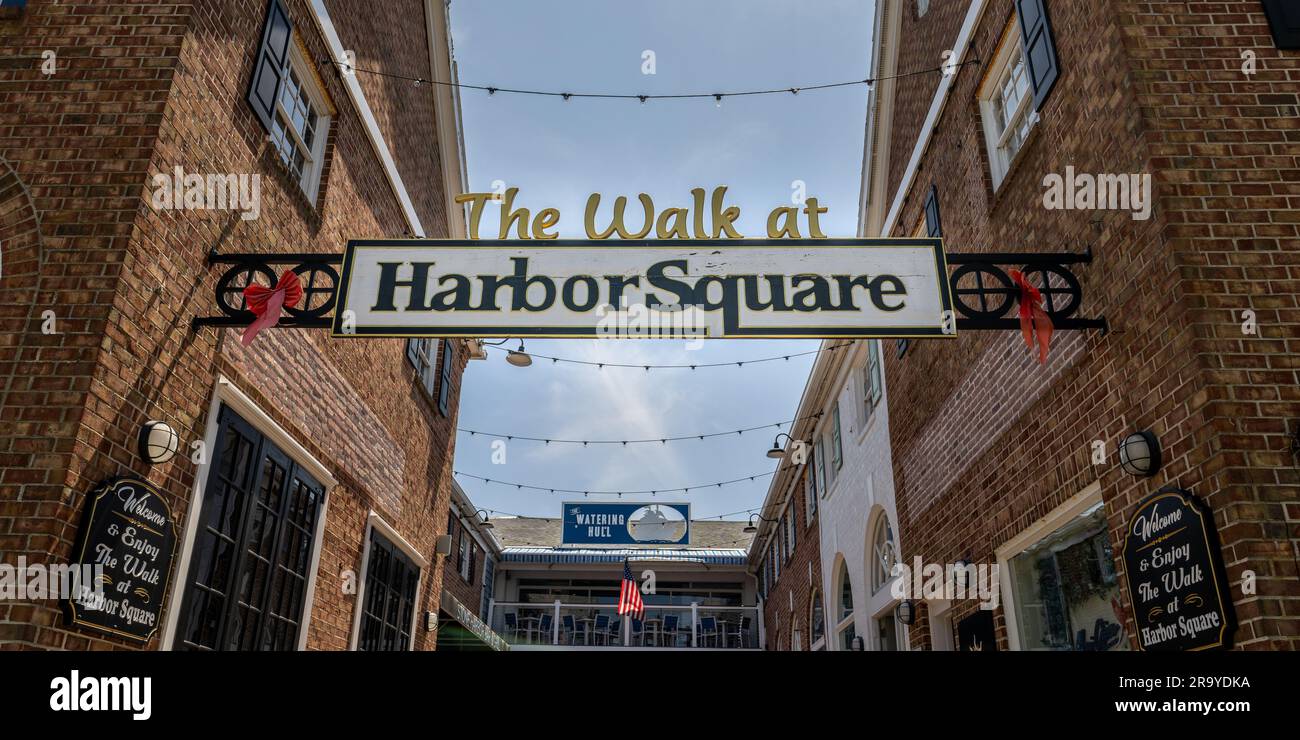 Stone Harbor, New Jersey - 25 maggio 2023: The Walk at Harbor Square sulla 96th Street fa parte del quartiere dello shopping della città Foto Stock