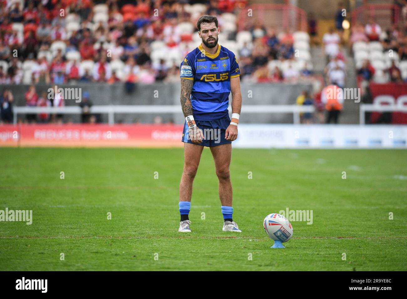 Hull, Inghilterra - 23 giugno 2023 - Wakefield Trinity's Will Dagger prepara il calcio. Rugby League Betfred Super League , Hull Kingston Rovers vs Wakefield Trinity at Sewell Group Craven Park , Hull, UK Foto Stock