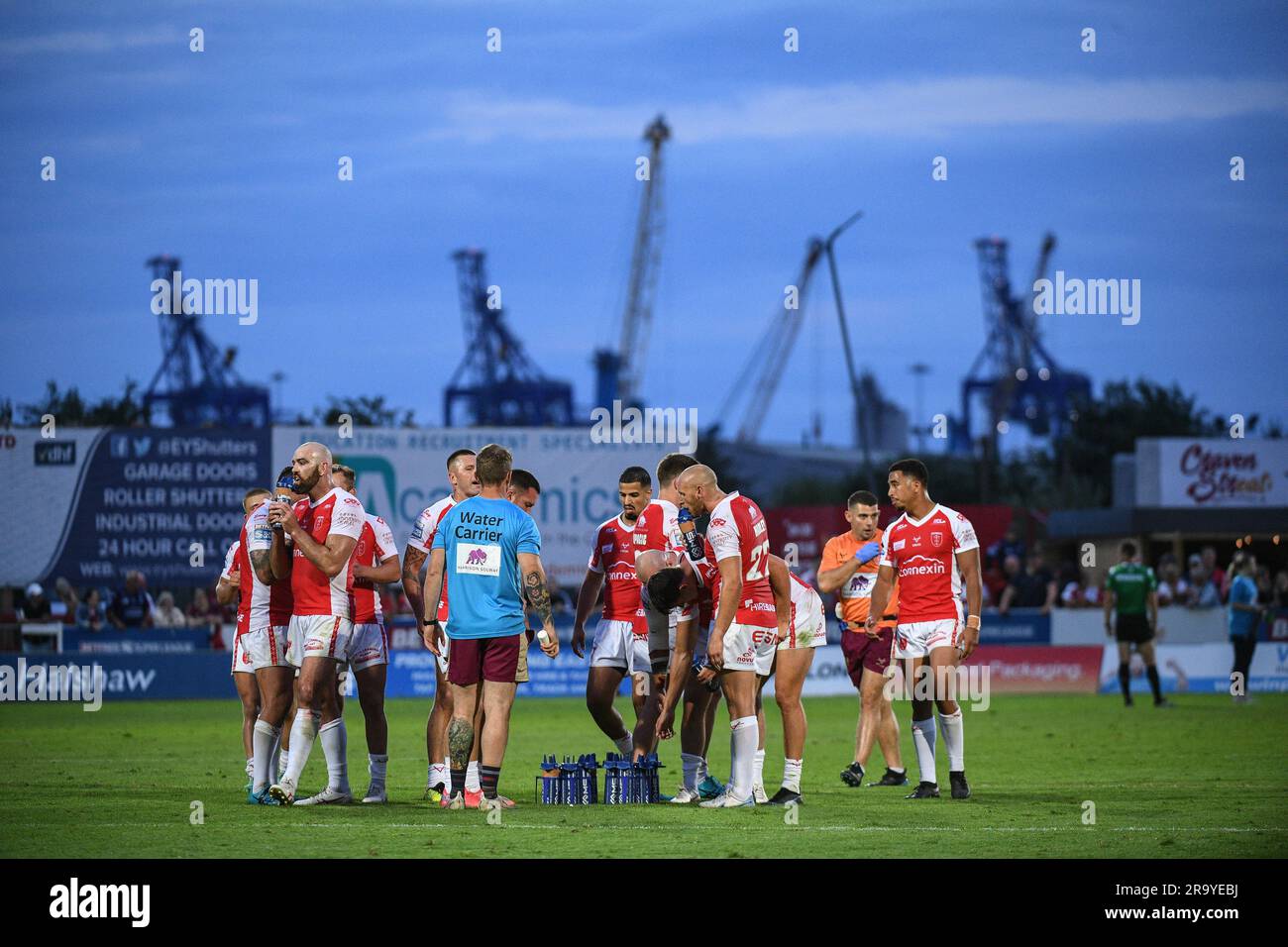 Hull, Inghilterra - 23 giugno 2023 - Hull Kingston Rovers team, vista generale. Rugby League Betfred Super League , Hull Kingston Rovers vs Wakefield Trinity at Sewell Group Craven Park , Hull, UK Foto Stock