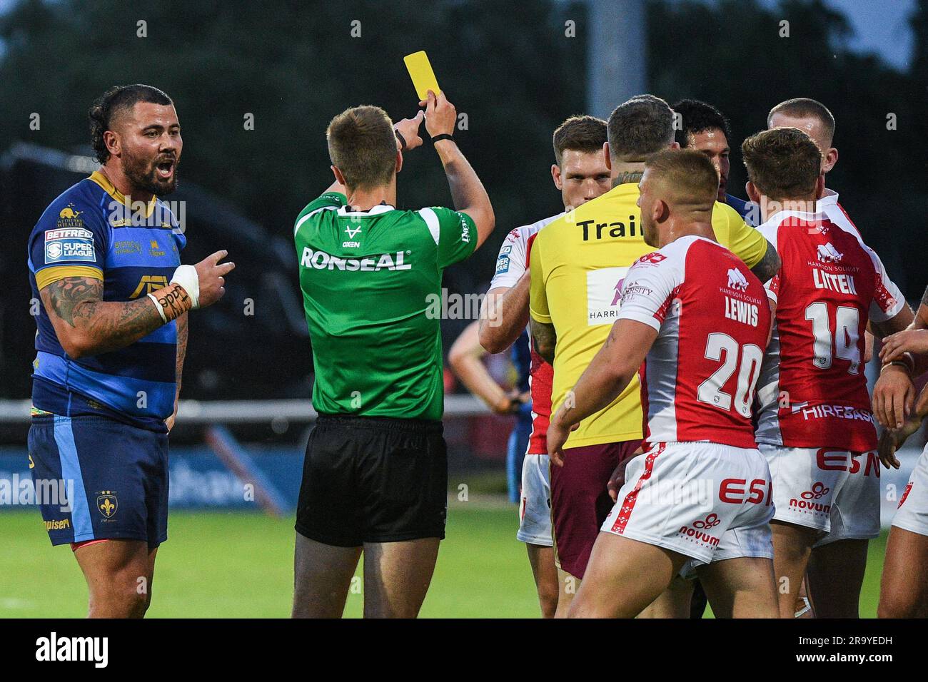 Hull, Inghilterra - 23 giugno 2023 - David Fifita della Wakefield Trinity riceve il cartellino giallo. Rugby League Betfred Super League , Hull Kingston Rovers vs Wakefield Trinity at Sewell Group Craven Park , Hull, UK Foto Stock