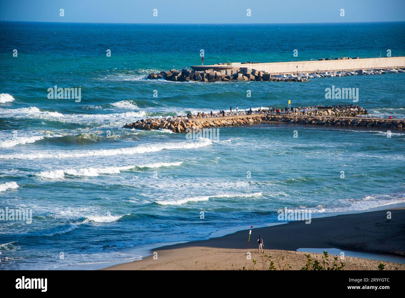 Mare Rough a Fuengirola sulla Cpsta del Sol in Spagna Foto Stock Mare Rough a Fuengirola sulla Cpsta del Sol in Spagna Foto Stock