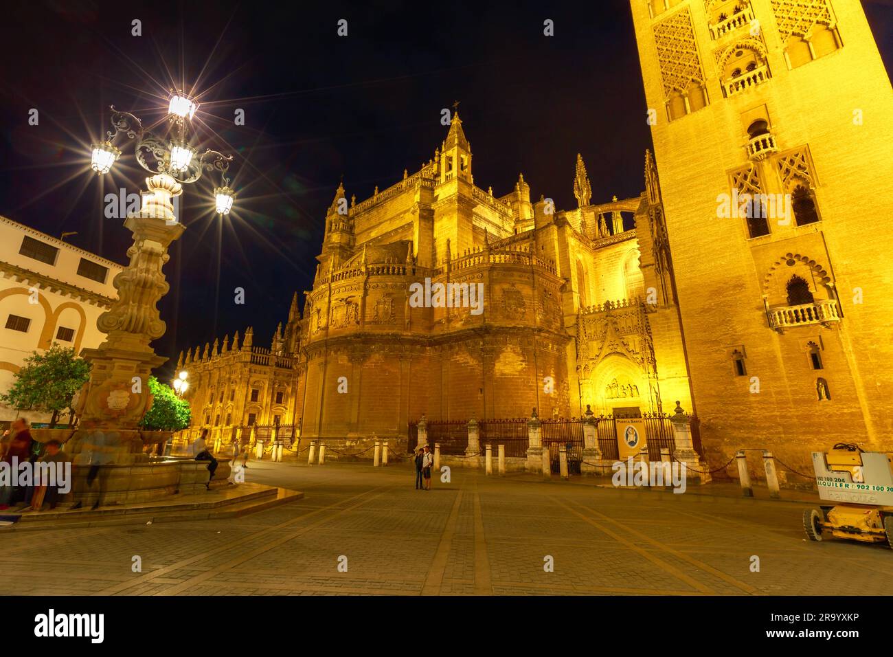 Siviglia, Andalusia, Spagna - 18 aprile 2016: Cattedrale di Siviglia, attrazioni turistiche di Siviglia. Cattedrale di Santa Maria della sede, cattolica romana Foto Stock