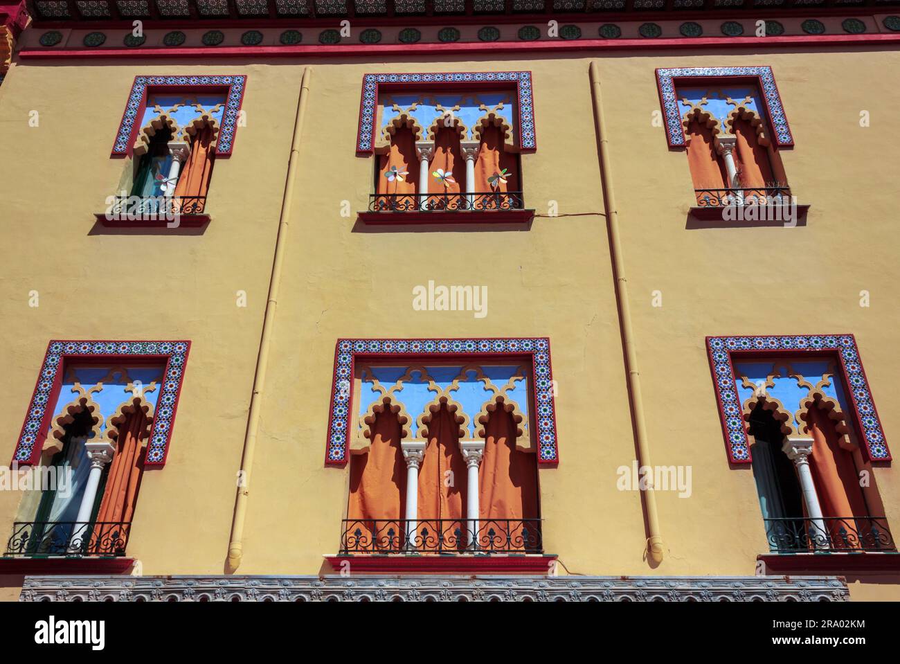 Finestre moresche Foto Stock