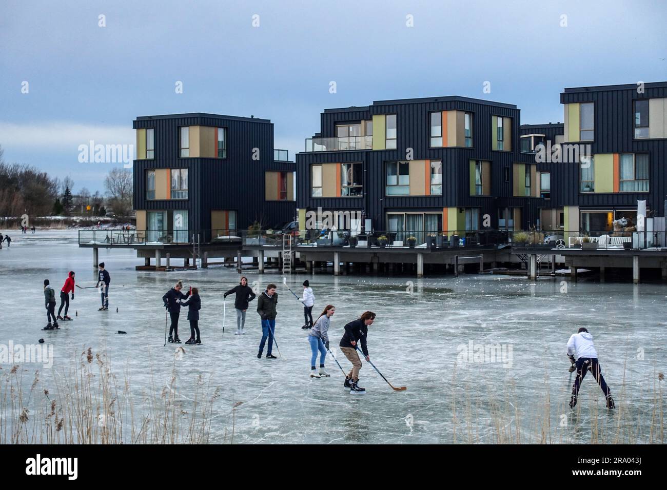 Acque ghiacciate intorno a IJburg, Amsterdam, Paesi Bassi Foto Stock