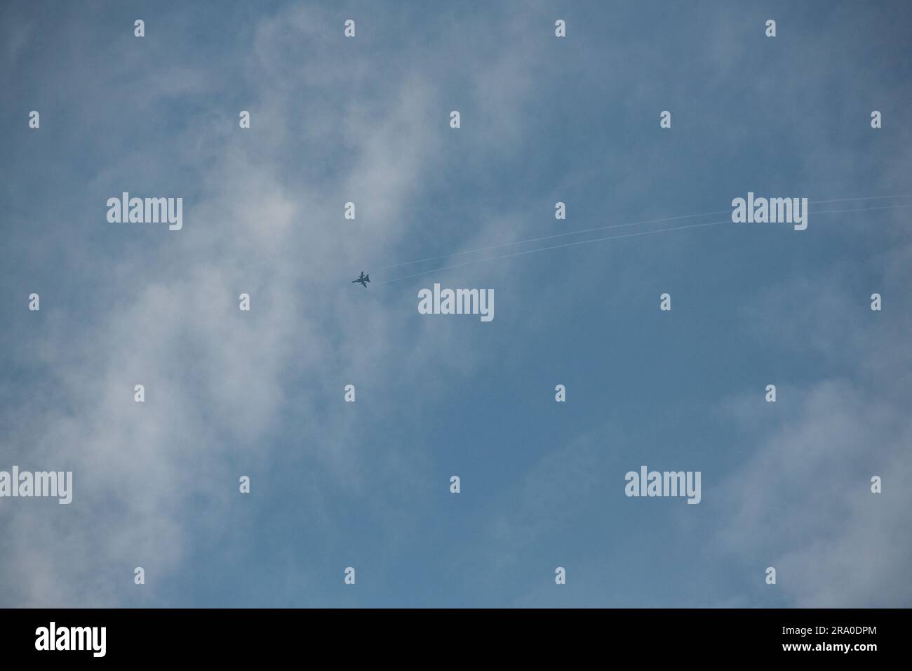 Un aereo da combattimento Tornado tedesco vola in volo dopo aver completato una missione di supporto aereo ravvicinato durante l'esercitazione Air Defender 2023 (AD23) in Germania il 15 giugno 2023. L'esercizio AD23 è un esercizio guidato dalla Germania che integra la potenza aerea statunitense e alleata per difendere i valori condivisi, sfruttando e rafforzando partnership vitali per scoraggiare l'aggressione in tutto il mondo. (STATI UNITI Air National Guard foto di Tech. Brigette Waltermire) Foto Stock