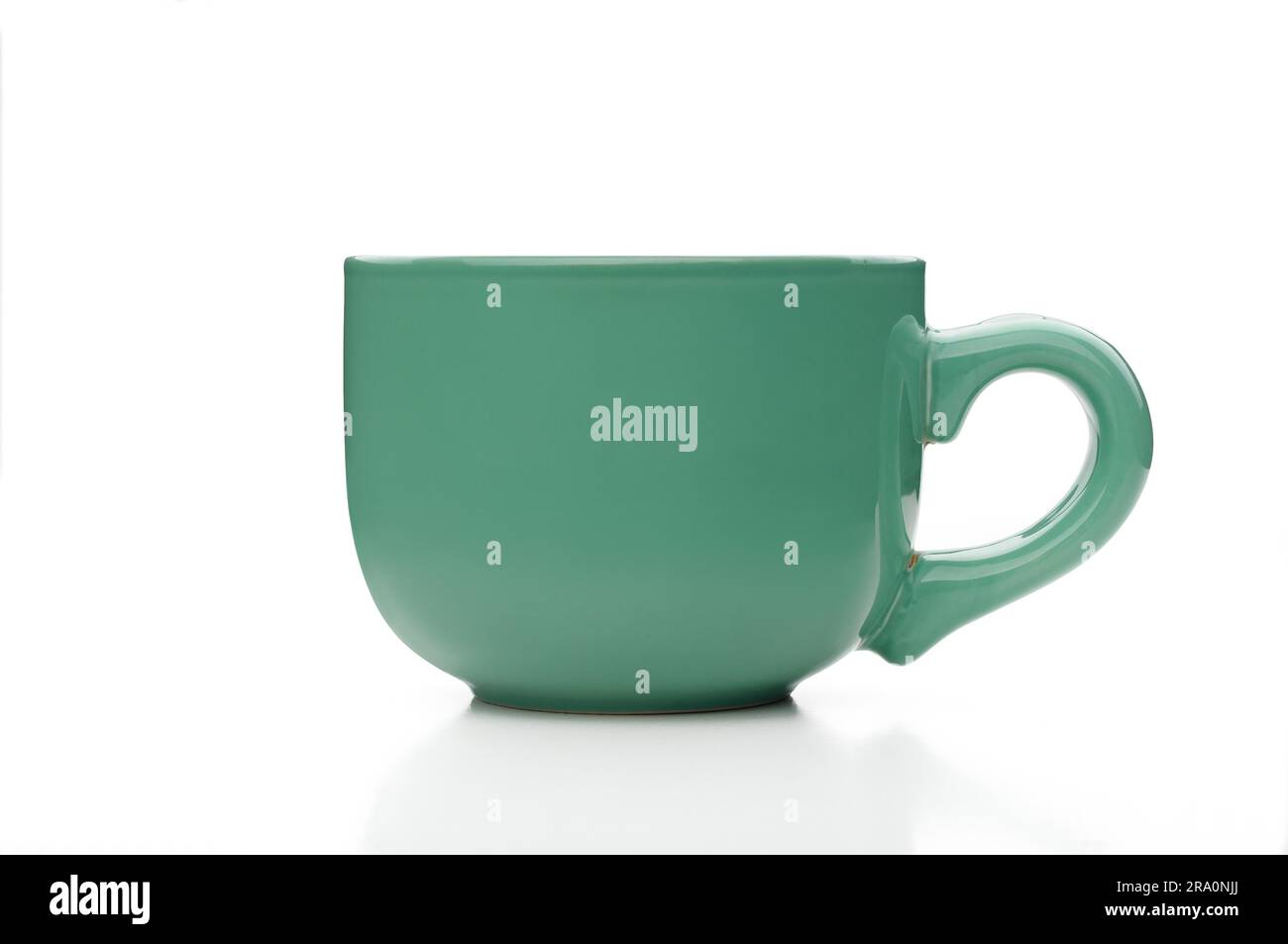 Un semplice tè verde cup visto dal profilo Foto Stock
