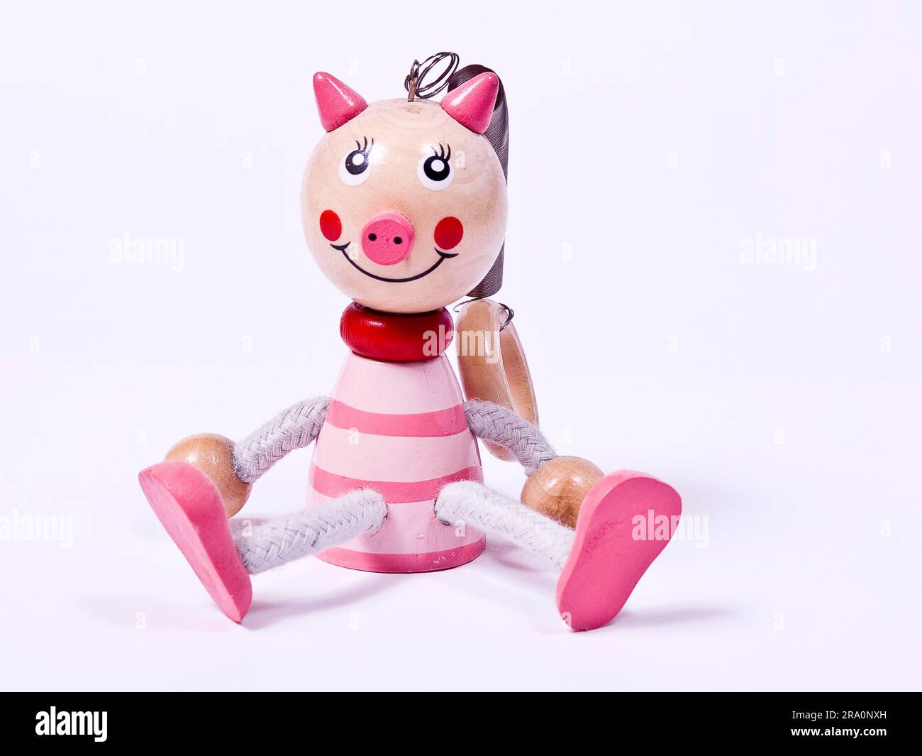 Piccolo maiale come una figura di legno Foto Stock