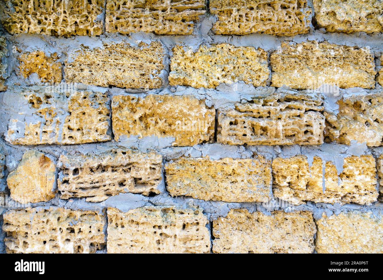 Una parete di mattoni in una casa in costruzione Foto Stock