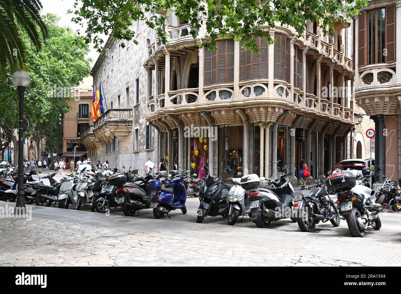 Casa in stile Liberty dell'architetto Antoni Gaudi sulla Placa del Mercat, Palma di Maiorca, Spagna Foto Stock