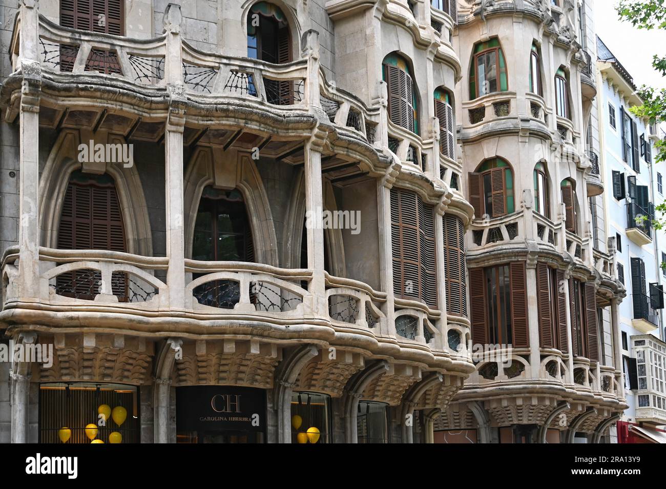 Casa in stile Liberty dell'architetto Antoni Gaudi sulla Placa del Mercat, Palma di Maiorca, Spagna Foto Stock