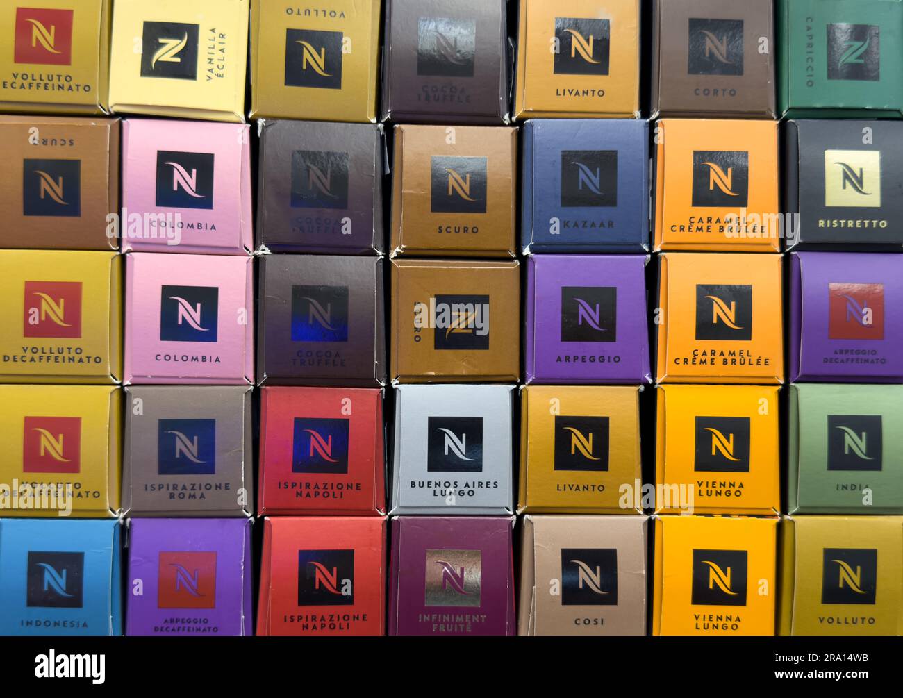 Yerevan, Armenia, 25 giugno 2023: Una serie di diversi gusti Nespresso. Capsule di caffè Nespresso Foto Stock