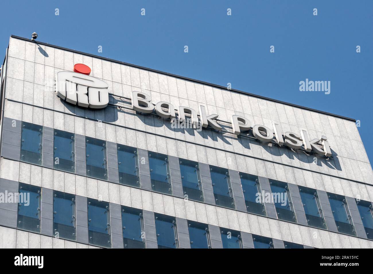 Logo della Banca di Polonia o della Banca Polski sulla facciata dell'edificio presso il Marina Yacht Park di Gdynia, Polonia, Europa, UE Foto Stock