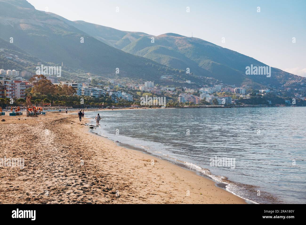La città costiera di Vlorë, nell'Albania meridionale Foto Stock