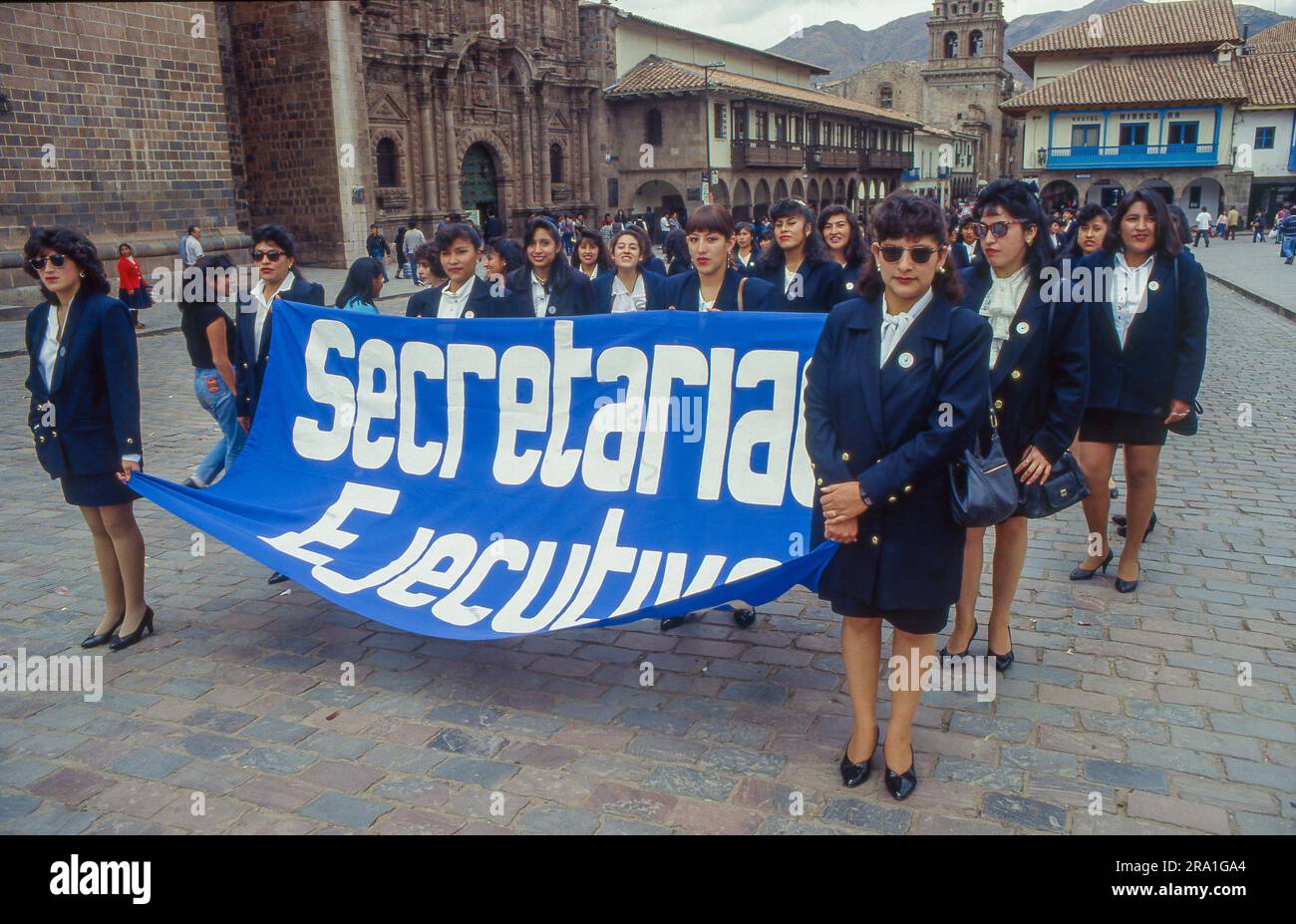 Perù, Cusco; processione dei segretari durante il giorno della segretaria speciale. Foto Stock