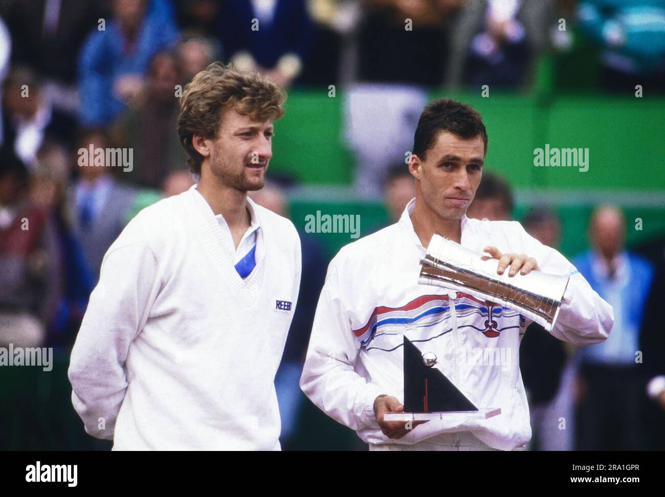 Miloslav Mecir, tschechoslowakischer Tennisspieler (links), nach einem match gegen Ivan Lendl bei den Miami Masters a Miami, USA 1987. Foto Stock