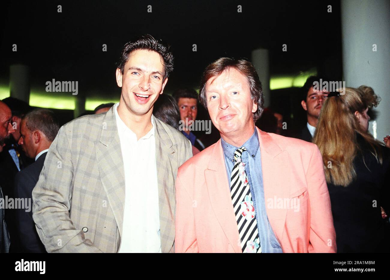 Ingolf Lück, deutscher Moderator und Komiker, mit Kolleger Werner Schulze Erdel, Deutschland um 1995. Foto Stock