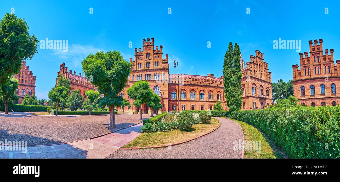 Panorama del complesso dell'ex residenza dei metropolitani bukoviniani e dalmati, oggi Università Nazionale di Chernivtsi, Chernivtsi, Ucraina Foto Stock