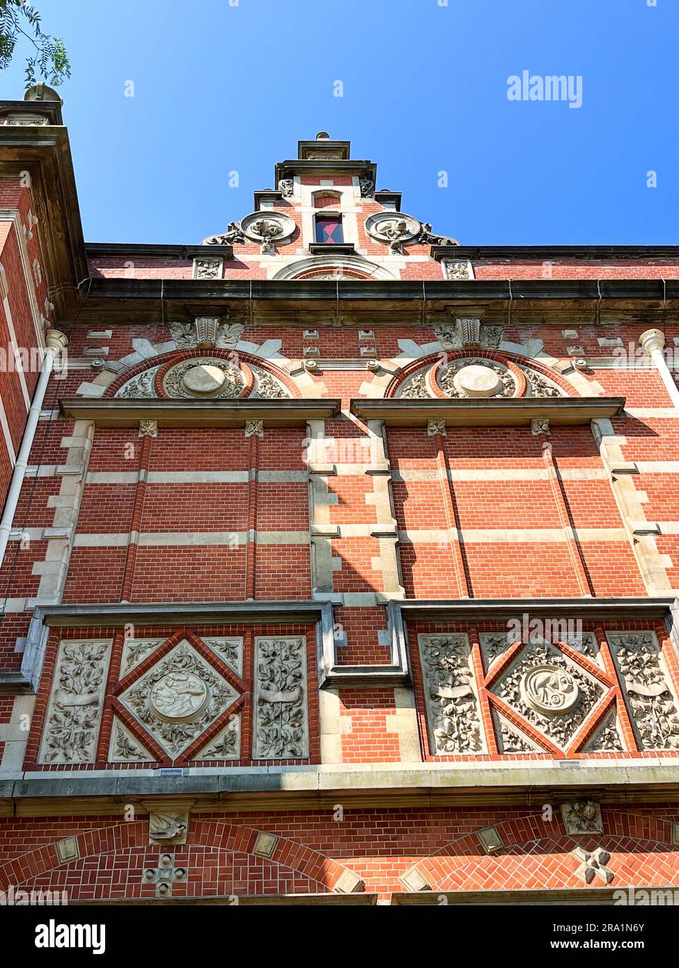 Amsterdam, Paesi Bassi. 20 giugno 2023. Il vecchio timpano del Museo Stedelijk di Amsterdam. Foto di alta qualità Foto Stock