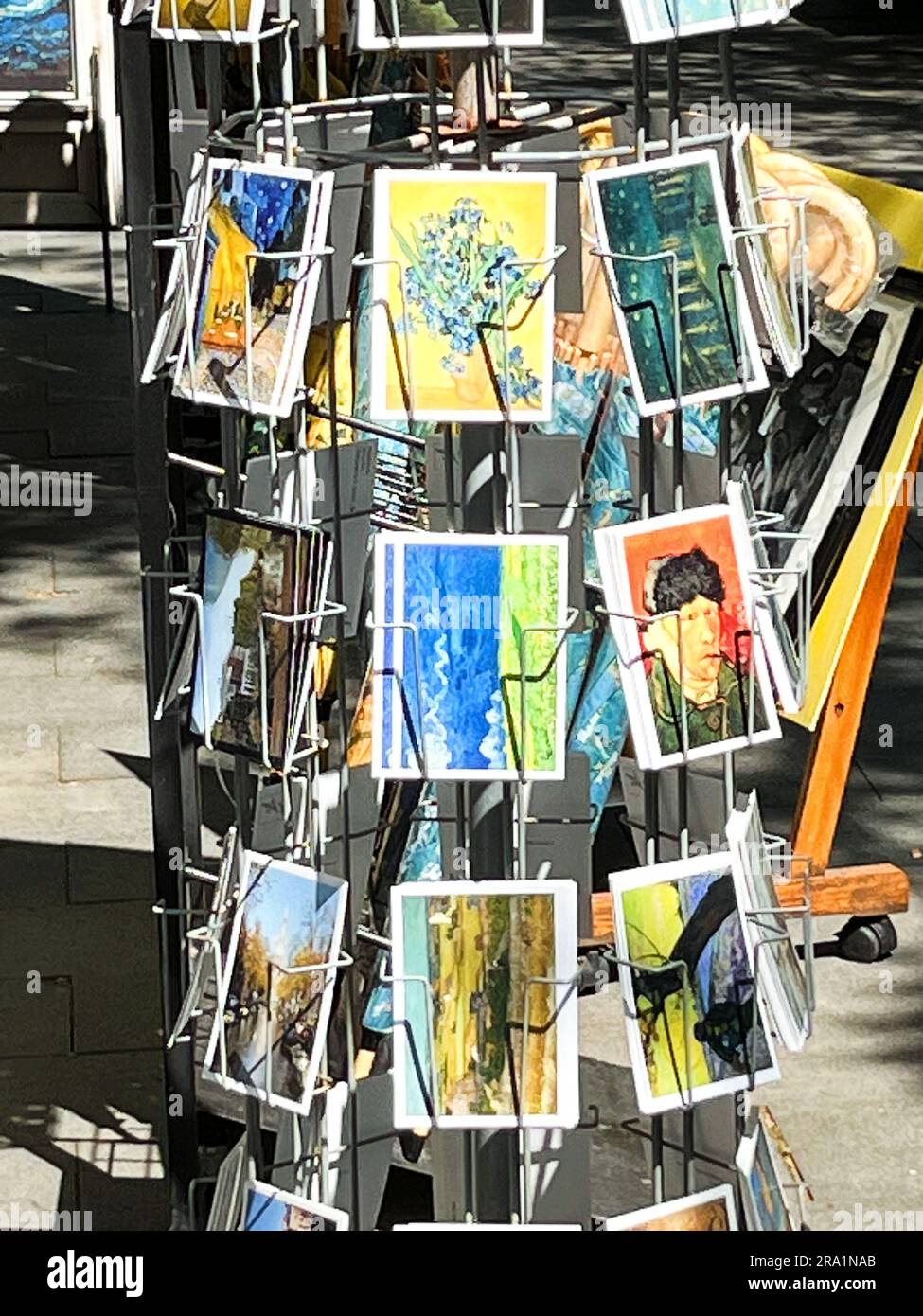 Amsterdam, Paesi Bassi. 23 giugno 2023. Cartoline di dipinti di Vincent van Gogh. Foto di alta qualità Foto Stock