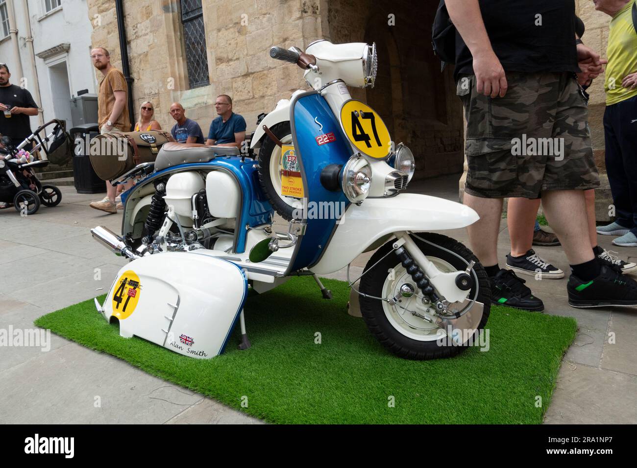 Lambretta 225 Special Motor scooter al Castle Scooter Event, Cathedral Quarter, Lincoln City, Lincolnshire, Inghilterra, REGNO UNITO Foto Stock