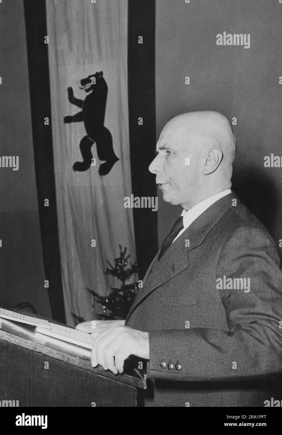 Aus der Original-Bildunterschrift: Jakob Kaiser, ehemaliger Bundesminister für gesamtdeutsche Fragen, der am 8. Febbraio 1958 70 Jahre alt wird, wird an diesem Tage auch Ehrenbürger von Berlin, Deutschland 1958. Foto Stock
