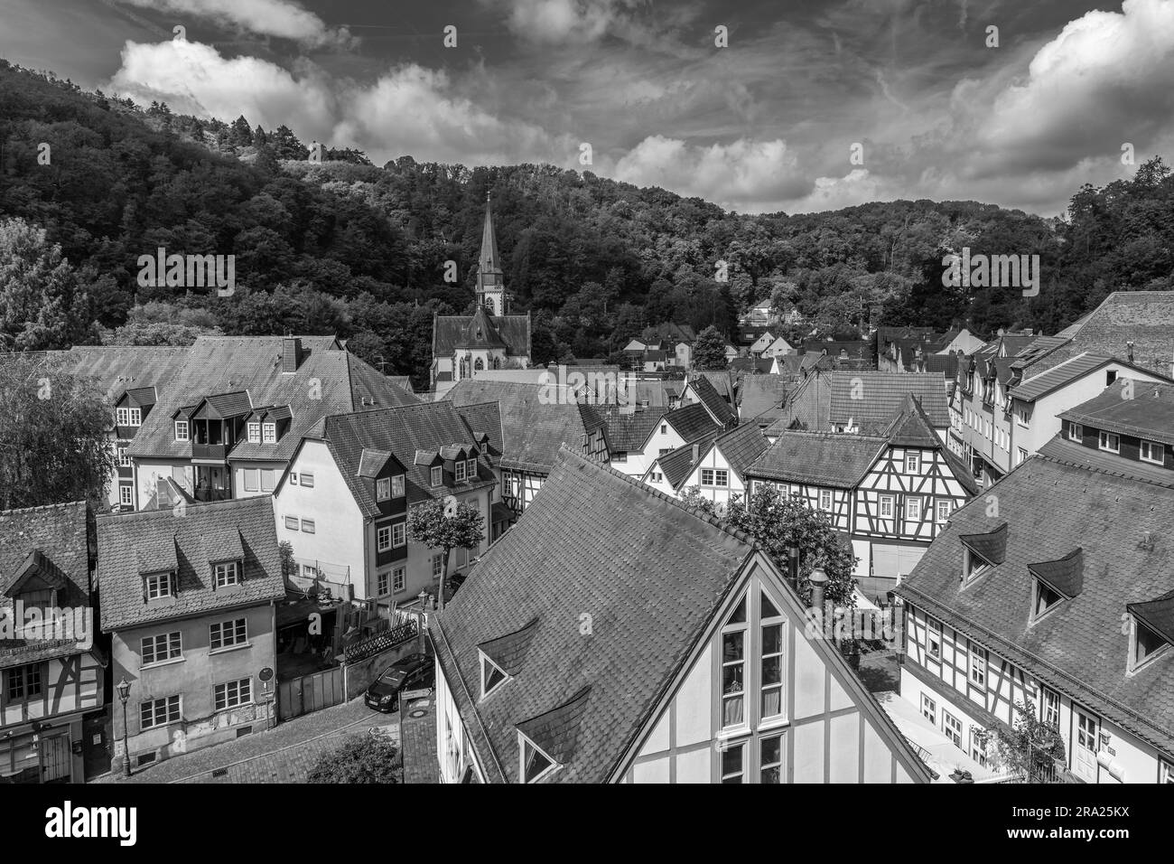 Vista dalle rovine del castello alla città vecchia di Eppstein, Assia, Germania Foto Stock