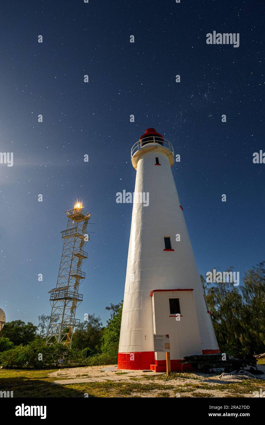 Faro di Lady Elliot Island, patrimonio dell'umanità, con nuova torre faro senza equipaggio alimentata a energia solare di notte, Lady Elliot Island, Queensland, Australia Foto Stock
