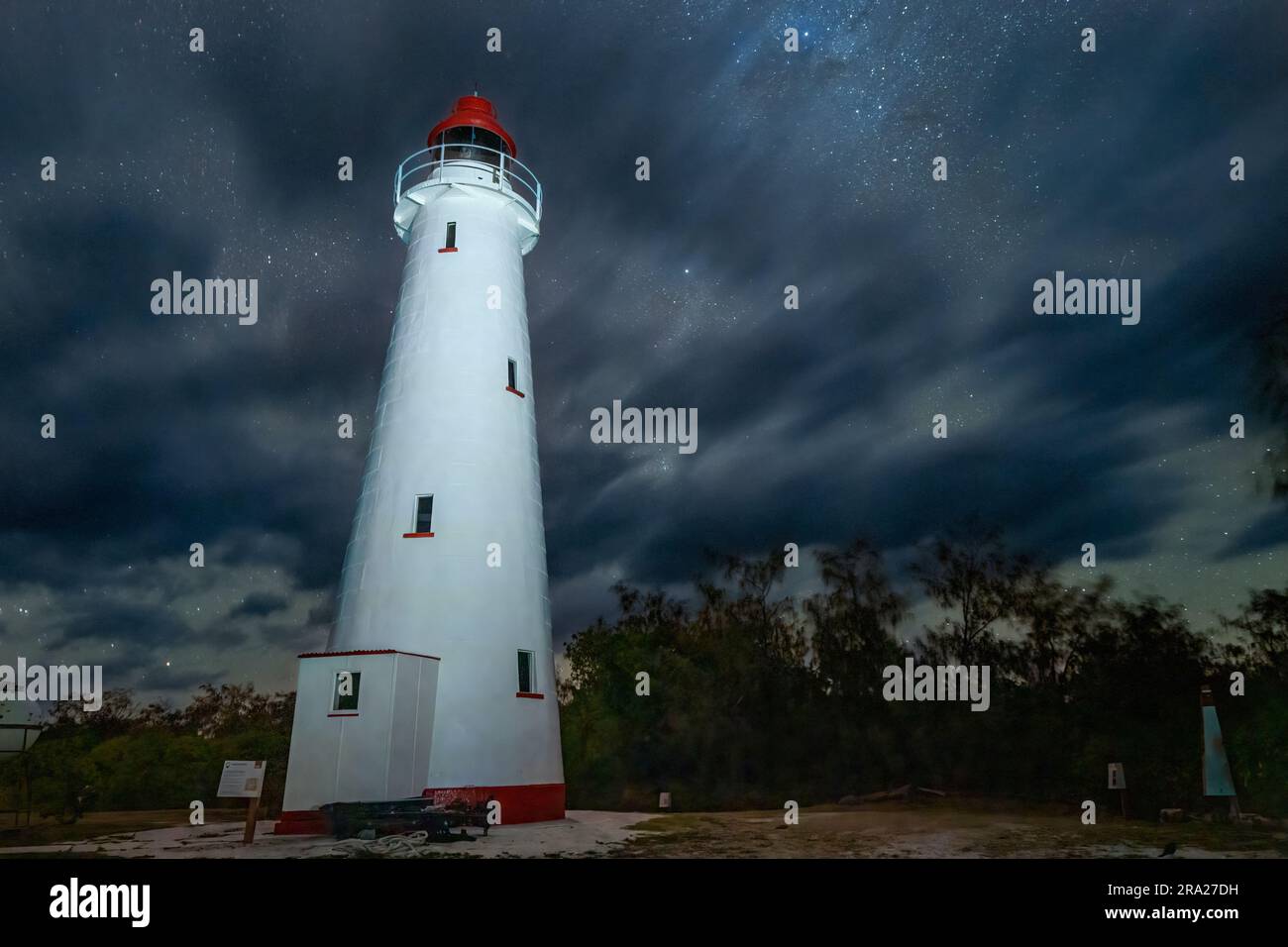 Faro di Lady Elliot Island, sito patrimonio dell'umanità, fotografato al chiaro di luna, Lady Elliot Island, Queensland, Australia Foto Stock