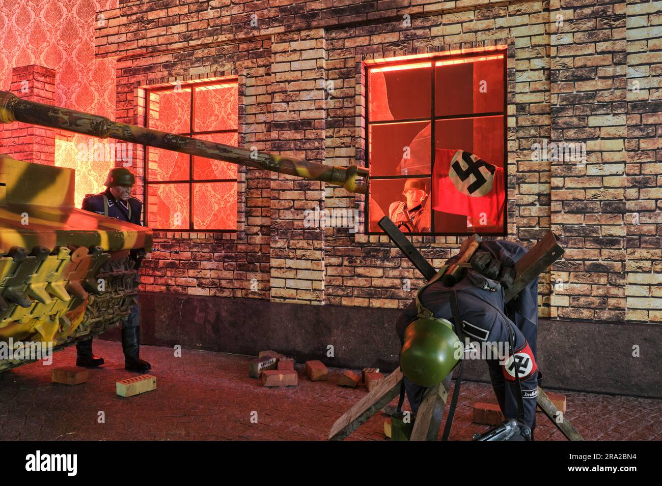 Un diorama di soldati nazisti tedeschi a Berlino. Presso la grande Guerra Patriottica di Shon Sharaf, complesso museale della seconda guerra mondiale a Tashkent, Uzbekistan. Foto Stock