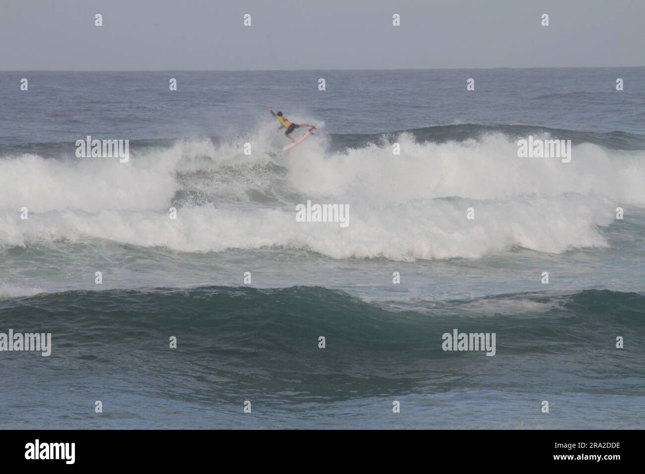 Saquarema, Brasile. 30 giugno 2023. Griffin Colapinto (USA), questo venerdì (30) durante il vivo Rio Pro Saquarema 2023 tappa brasiliana del World Surf League (WSL) World Surf Championship, tenutosi a Itaúna Beach a Saquarema, RJ. Crediti: Luiz Gomes/FotoArena/Alamy Live News Foto Stock