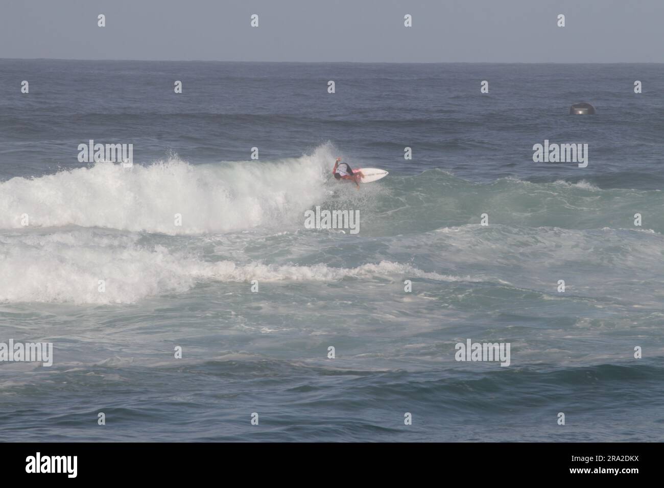 Saquarema, Brasile. 30 giugno 2023. Samuel Pupo (BRA), questo venerdì (30) durante il vivo Rio Pro Saquarema 2023 tappa brasiliana del World Surf League (WSL) World Surf Championship, tenutosi a Itaúna Beach a Saquarema, RJ. Crediti: Luiz Gomes/FotoArena/Alamy Live News Foto Stock