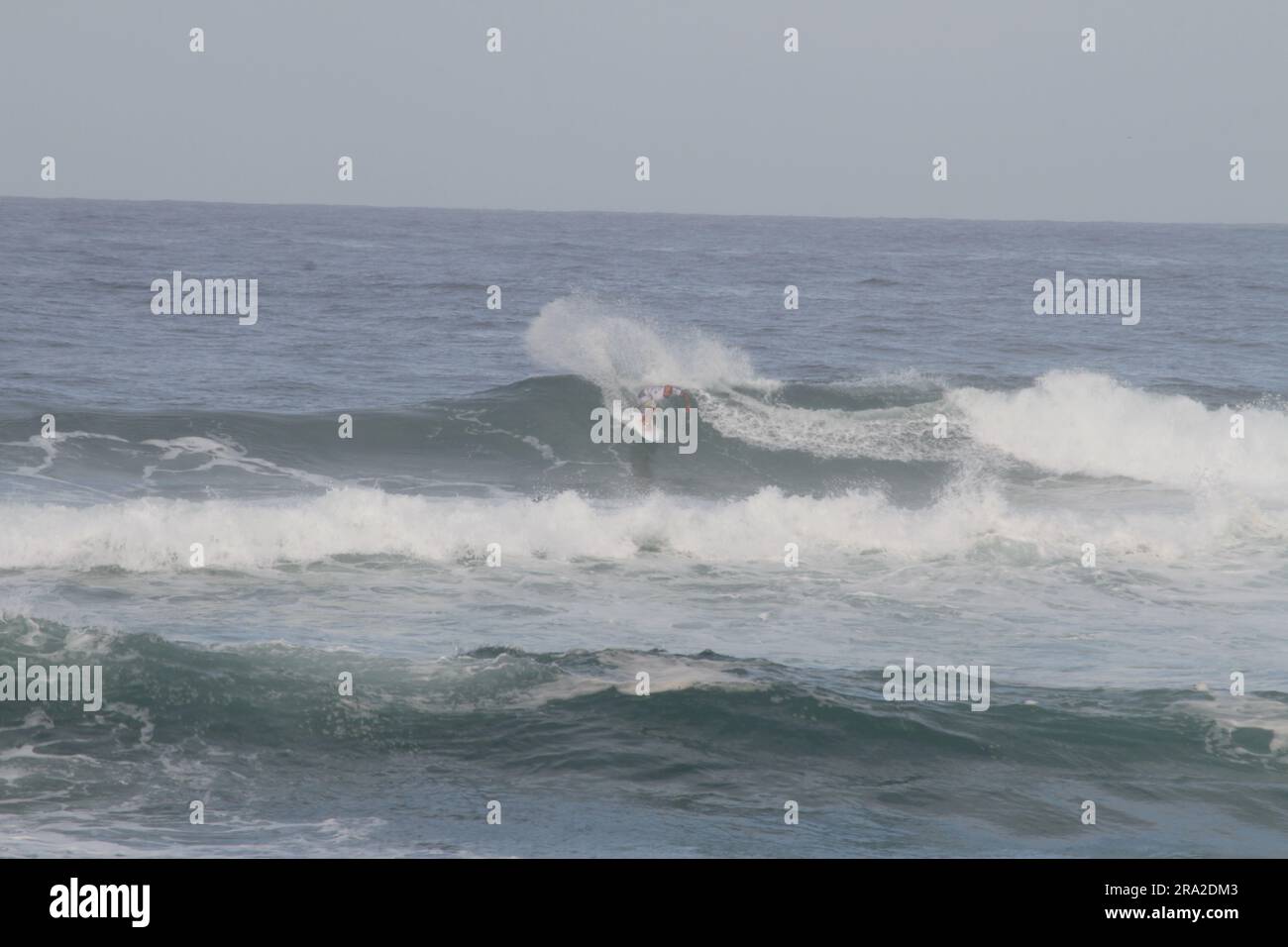 Saquarema, Brasile. 30 giugno 2023. Jadson Andre (BRA), questo venerdì (30) durante il vivo Rio Pro Saquarema 2023 tappa brasiliana del World Surf League (WSL) World Surf Championship, tenutosi a Itaúna Beach a Saquarema, RJ. Crediti: Luiz Gomes/FotoArena/Alamy Live News Foto Stock