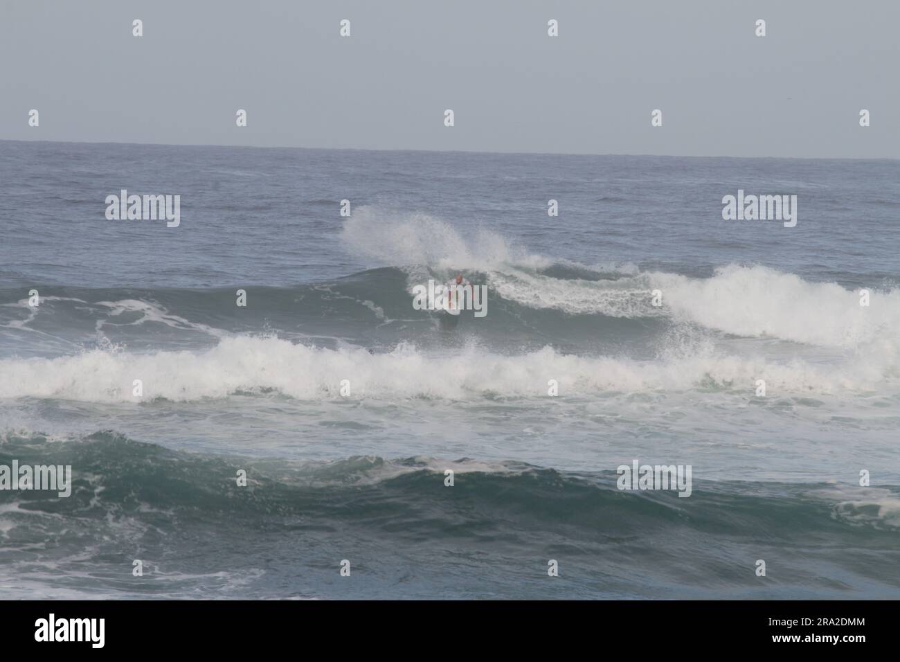 Saquarema, Brasile. 30 giugno 2023. Jadson Andre (BRA), questo venerdì (30) durante il vivo Rio Pro Saquarema 2023 tappa brasiliana del World Surf League (WSL) World Surf Championship, tenutosi a Itaúna Beach a Saquarema, RJ. Crediti: Luiz Gomes/FotoArena/Alamy Live News Foto Stock