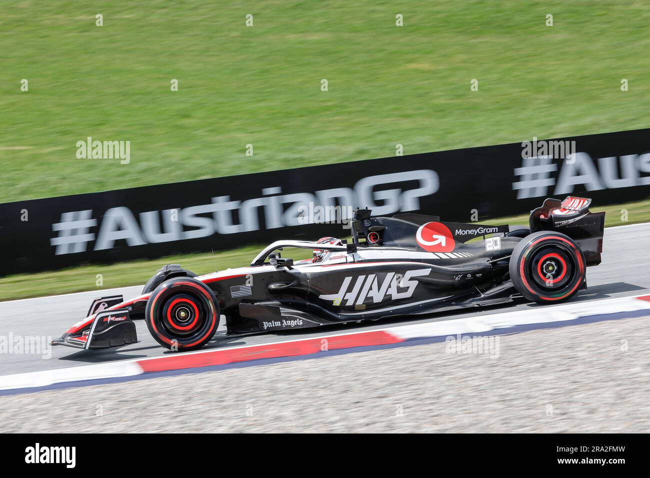 Spielberg, Austria. 30 giugno 2023. Formula 1 Rolex Gran Premio d'Austria al Red Bull Ring, Austria. Nella foto: Nyck De Vries (NLD) di Scuderia AlphaTauri in AlphaTauri AT04 durante la sessione di prove libere © Piotr Zajac/Alamy Live News Foto Stock