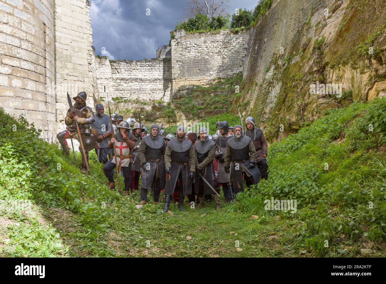 Francia, Indre et Loire, Valle della Loira dichiarata Patrimonio dell'Umanità dall'UNESCO, Chinon, fortezza e castello reale, riprese di un docu-fiction su Giovanna d'Arco diretto da Alain Brunard e trasmesso nel 2022 su Canal Plus Foto Stock