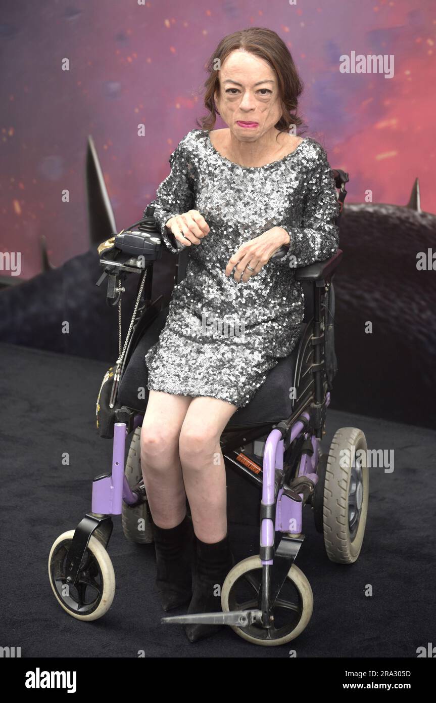 28 giugno 2023. Liz Carr alla premiere britannica di Netflix "The Witcher" stagione 3, Londra. Sue Andrews/Alamy. Foto Stock