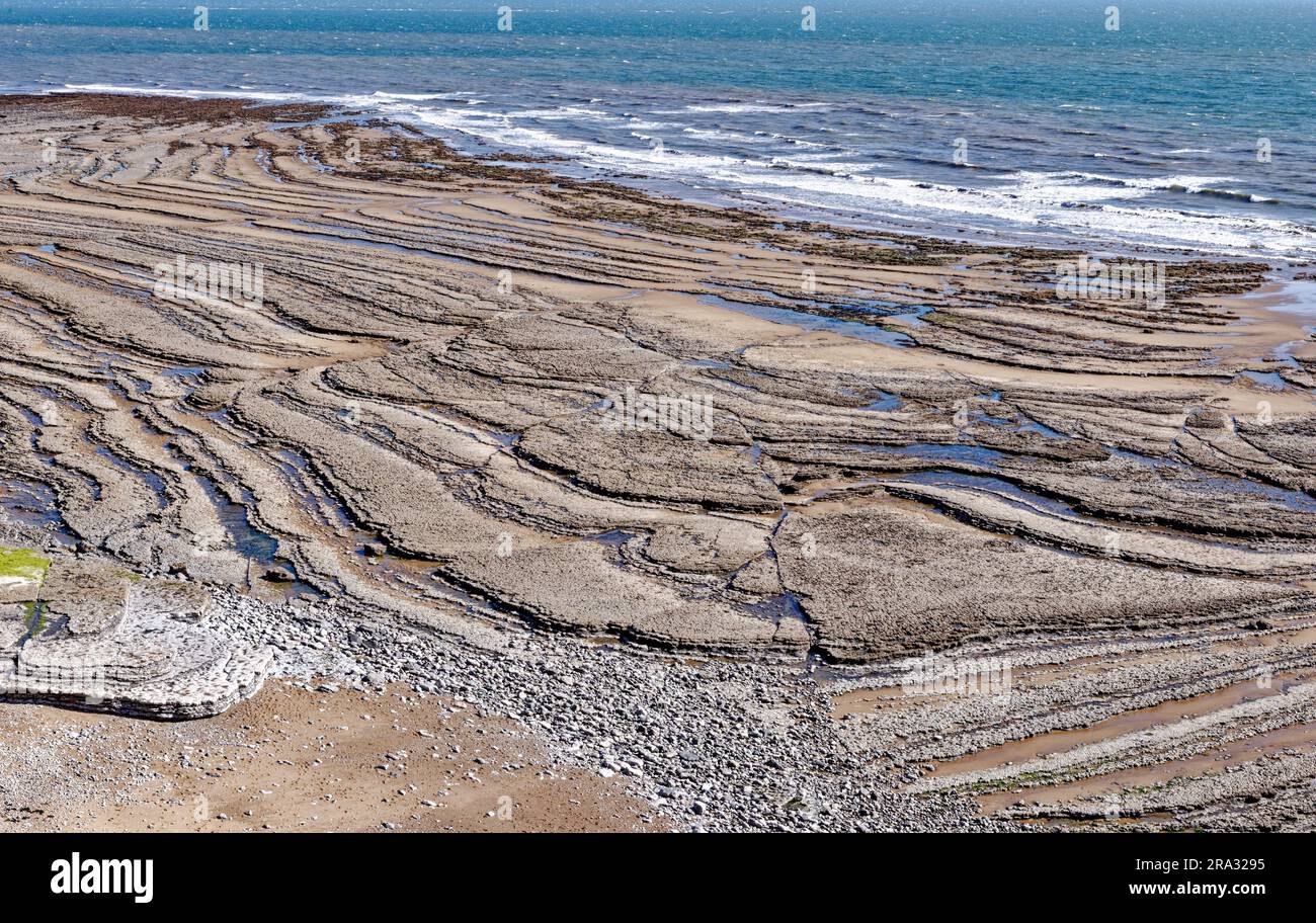 Dunraven Bay and Beach, una spiaggia molto popolare a Southerndown sulla Glamorgan Heritage Coast, Galles del Sud, Regno Unito. 25 luglio 2023 Foto Stock