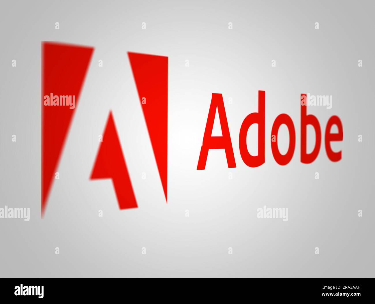 New York, USA, maggio 2023: Logo Adobe su sfondo bianco. Adobe è una multinazionale di software specializzata in soluzioni creative e digitali. Foto Stock