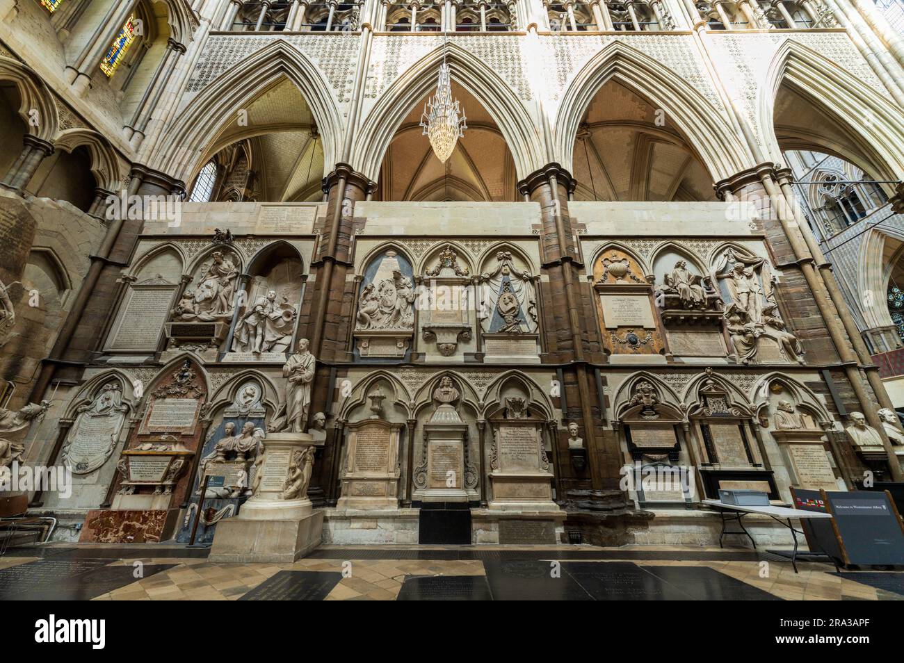 Interno dell'Abbazia di Westminster, una chiesa storica e una delle principali attrazioni di Londra. Visita i chiostri, la cappella della Madonna di Enrico VII e le tombe o i monarchi. Foto Stock