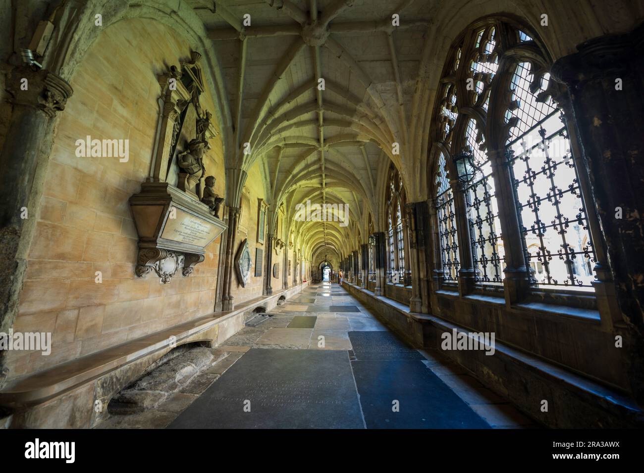 Westminster Abbey, una chiesa storica di Londra che serve come luogo per le incoronazioni, i matrimoni reali e il luogo di sepoltura di persone di spicco. Foto Stock