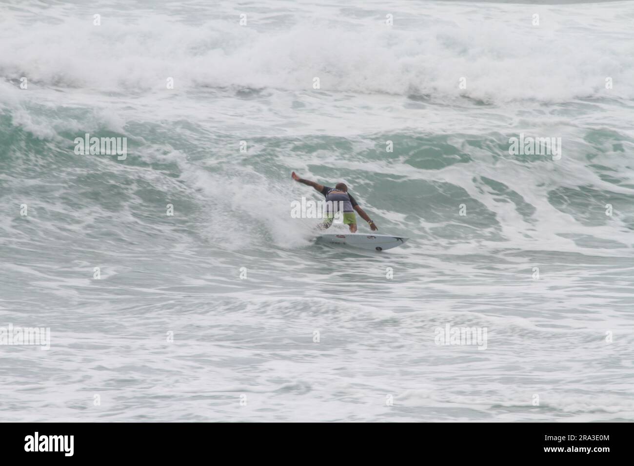 Saquarema, Brasile. 30 giugno 2023. Jadson Andre (BRA), questo venerdì (30) durante il vivo Rio Pro Saquarema 2023 tappa brasiliana del World Surf League (WSL) World Surf Championship, tenutosi a Itaúna Beach a Saquarema, RJ. Crediti: Luiz Gomes/FotoArena/Alamy Live News Foto Stock