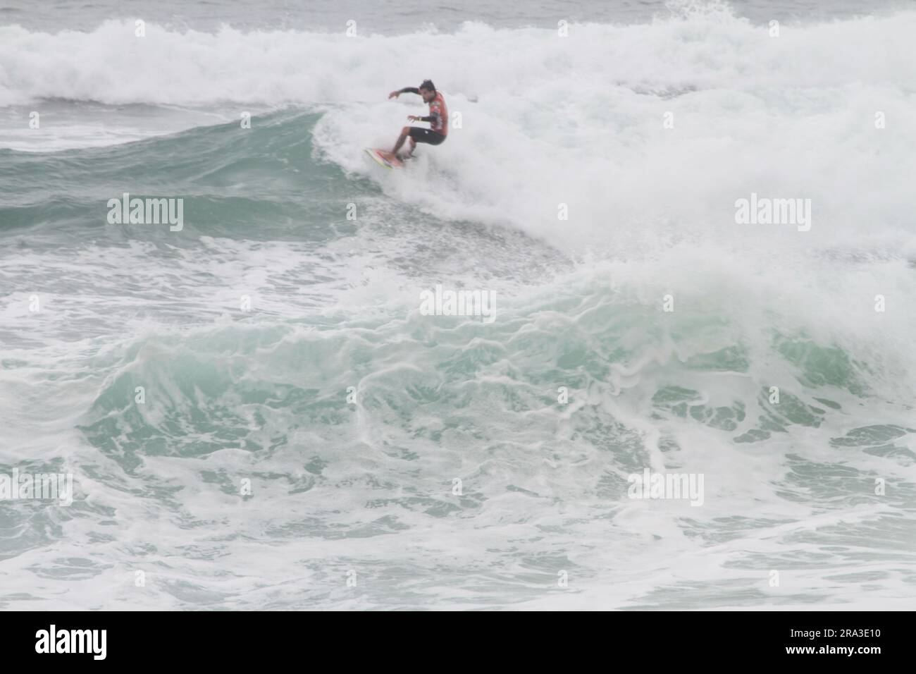 Saquarema, Brasile. 30 giugno 2023. Filipe Toledo (BRA), questo venerdì (30) durante il vivo Rio Pro Saquarema 2023 tappa brasiliana del World Surf League (WSL) World Surf Championship, tenutosi a Itaúna Beach a Saquarema, RJ. Crediti: Luiz Gomes/FotoArena/Alamy Live News Foto Stock