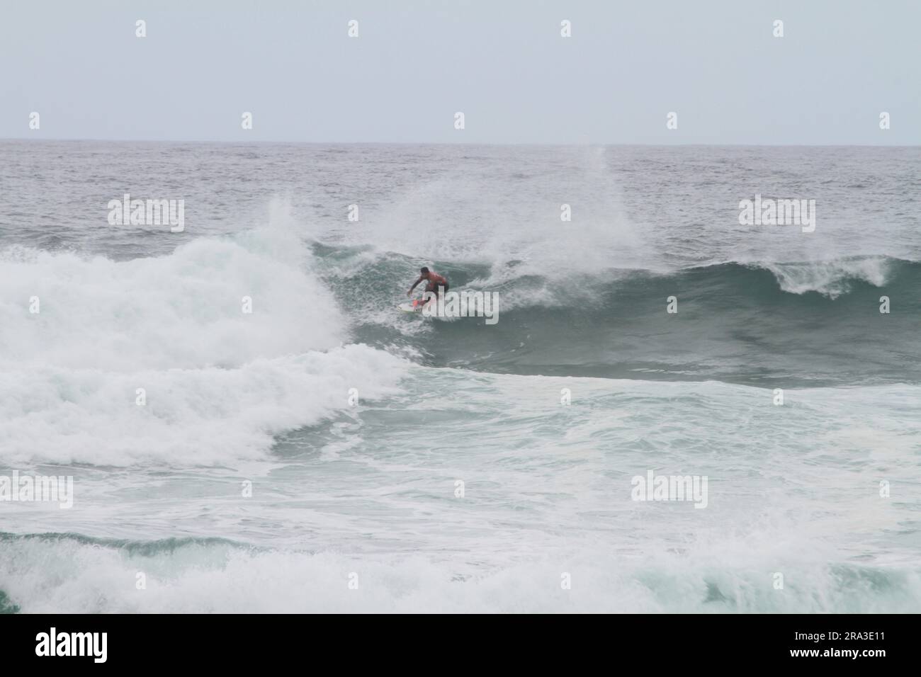Saquarema, Brasile. 30 giugno 2023. Filipe Toledo (BRA), questo venerdì (30) durante il vivo Rio Pro Saquarema 2023 tappa brasiliana del World Surf League (WSL) World Surf Championship, tenutosi a Itaúna Beach a Saquarema, RJ. Crediti: Luiz Gomes/FotoArena/Alamy Live News Foto Stock