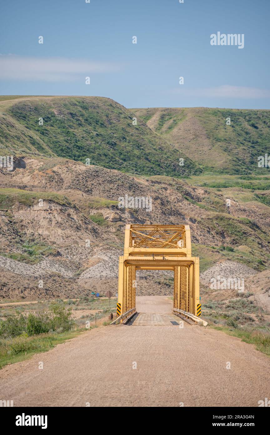 Vecchio ponte sul fiume Red Deer vicino a Drumheller, Alberta. Foto Stock
