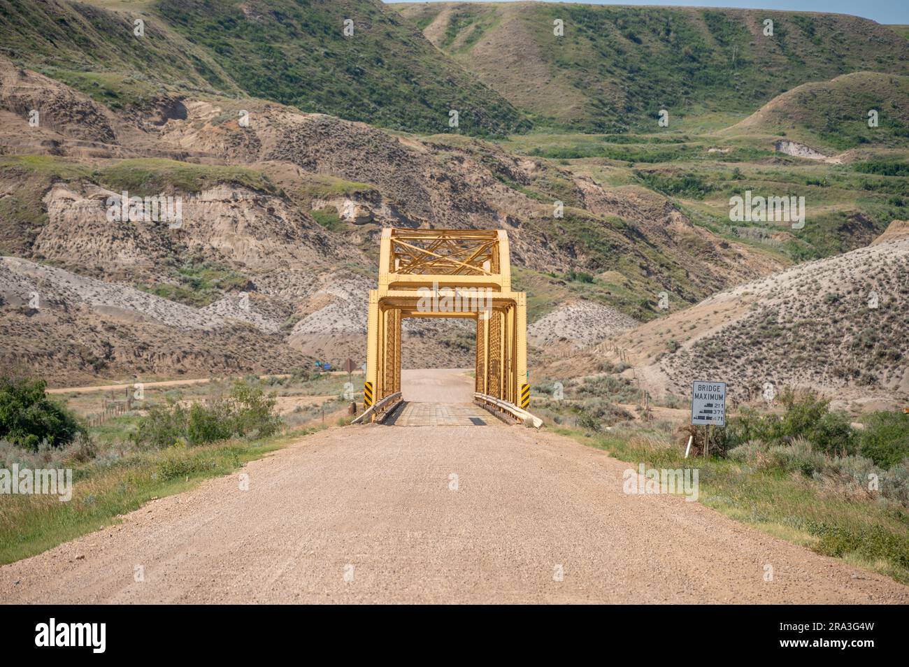 Vecchio ponte sul fiume Red Deer vicino a Drumheller, Alberta. Foto Stock