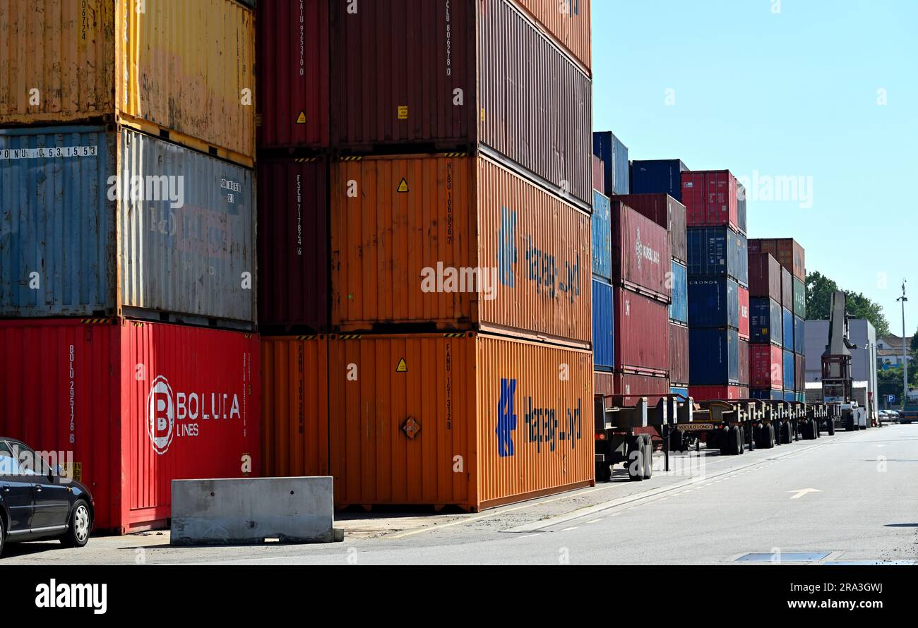 Container impilati, porto di Leixoes, Matosinhos, Porto, Portogallo Foto Stock